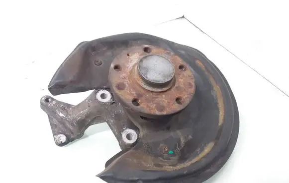 Rear wheel hub spindle/knuckle