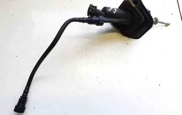 Ford Focus Clutch master cylinder av6171504ab av61-71504-ab