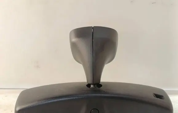 Rear view mirror (interior)