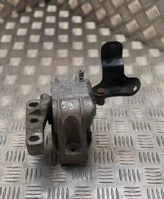 Volkswagen Touran I Engine mount bracket