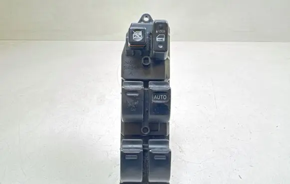 Toyota Prius (XW20) Electric window control switch 8482047012 515358 HM4701