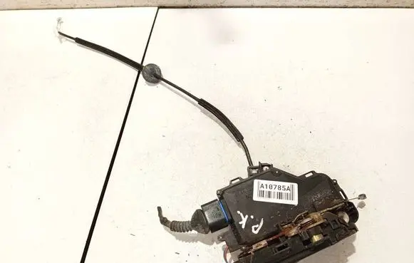 Opel Astra H Front door lock