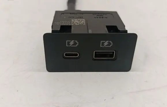 Nissan Qashqai J12 USB socket connector 253316UA0B