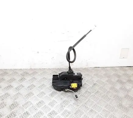 Opel Insignia A Front door lock 3023880