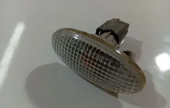 Mazda 5 Front fender indicator light