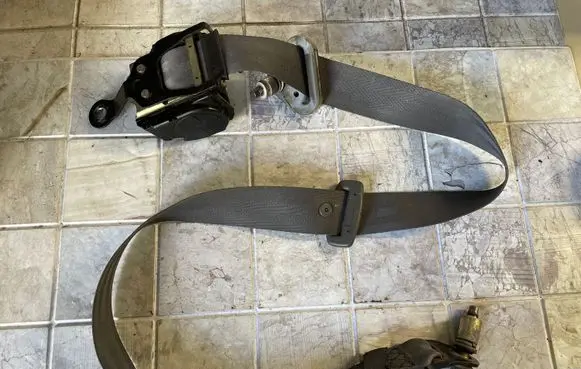 Nissan Serena Rear seatbelt 0416096