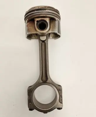 Renault Captur Piston with connecting rod 72L74
