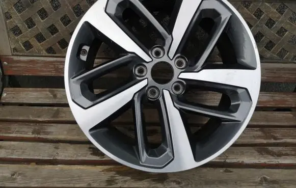 Hyundai Kona I R18 alloy rim 