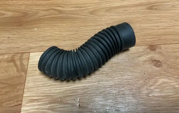 BMW 5 E39 Air intake hose/pipe 1744376