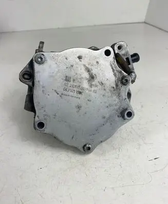 Volkswagen Golf VI Vacuum pump 06J145100C 210810003946