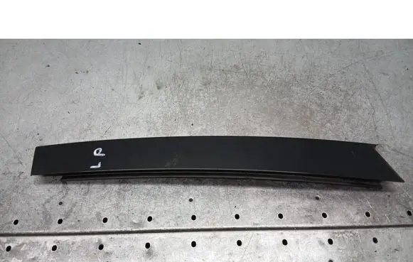 Volvo V50 Front door trim bar 