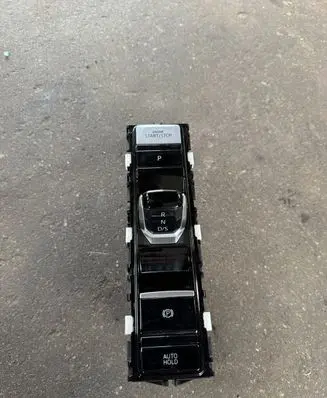 Volkswagen Golf VIII Gear selector/shifter in gearbox 5H0713059R