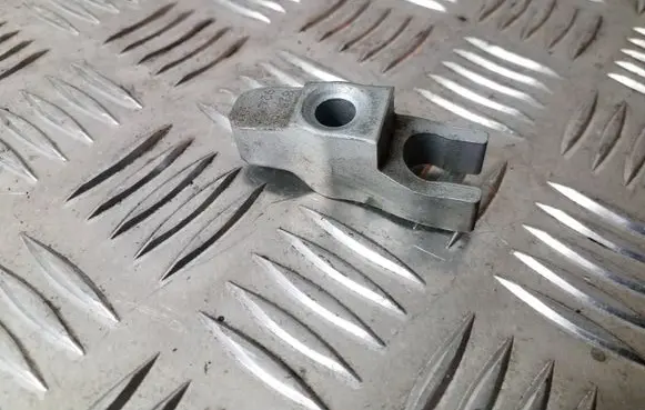Opel Astra J Fuel Injector clamp holder