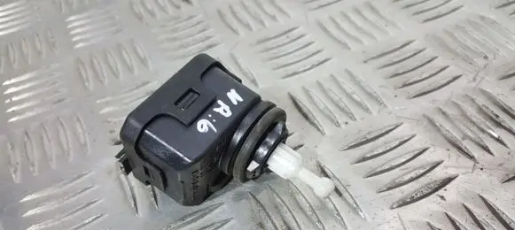 Volkswagen PASSAT B5.5 Headlight level adjustment motor 