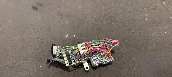 Volvo S60 Fuse module 8690698