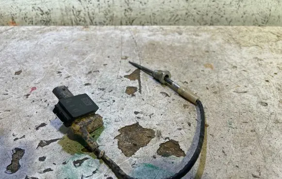 Mercedes-Benz GLC C254 Exhaust gas pressure sensor A0009057815 Q003HT0005 235007330025