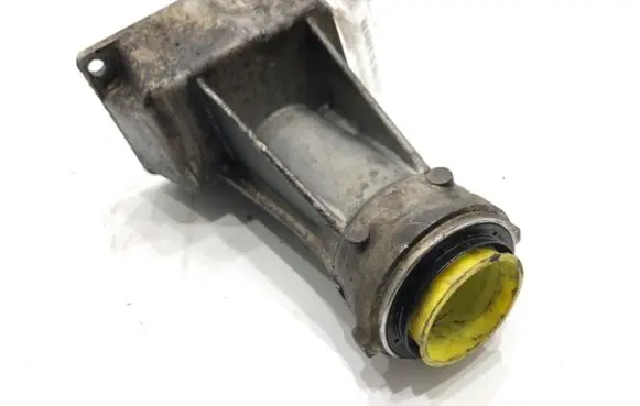 BMW X6 E71 Driveshaft support bearing bracket 7552542
