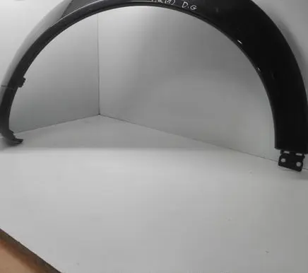 Rear fender molding trim