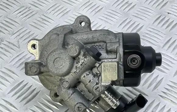 Seat Leon (5F) Fuel injection high pressure pump 04L130755D