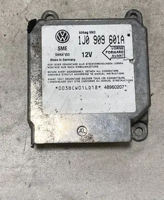 Audi A3 S3 8L Airbag control unit/module 1J0909601A