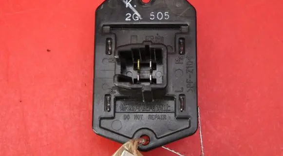 Suzuki Swift I Heater blower motor/fan resistor