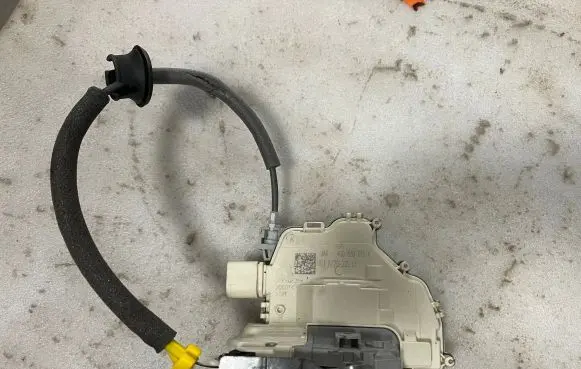 Audi A4 S4 B9 8W Rear door lock 4G0839015F 4G0839015