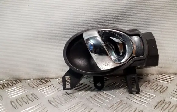 Nissan Juke I F15 Front door interior handle