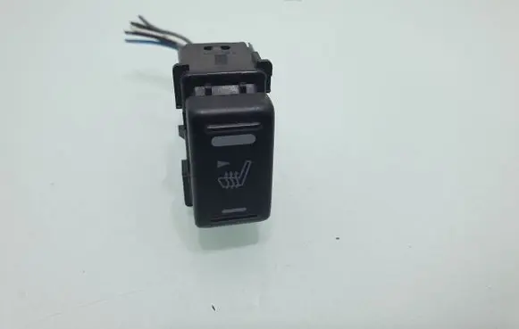 Nissan Navara D40 Seat heating switch 13523MD