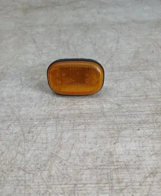 Toyota Avensis Verso Front fender indicator light 013047