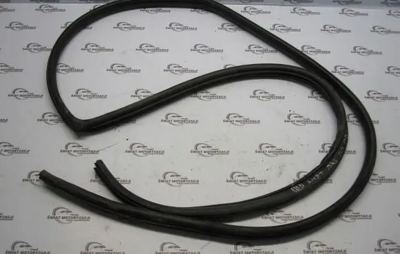 Chevrolet Captiva Rubber seal loading door 