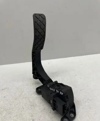 Audi A6 S6 C6 4F Accelerator throttle pedal 1F1723523B 1037136 270602