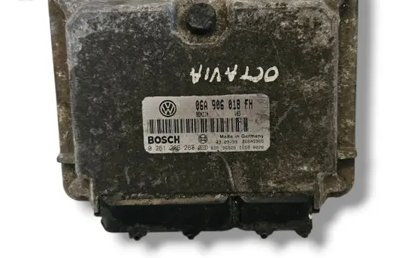 Skoda Octavia Mk1 (1U) Engine control unit/module 06A906018FH 0261206266 26SA5965
