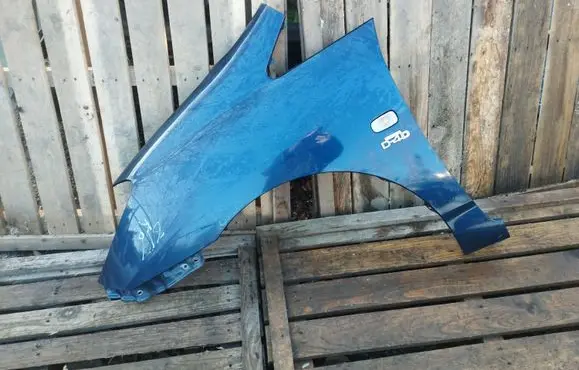 Toyota Corolla Verso E121 Fender