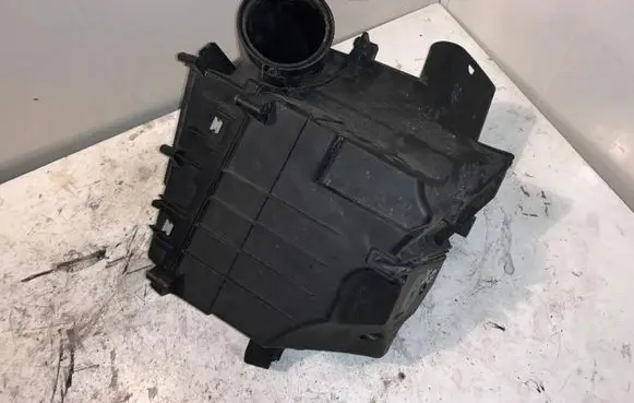 Volvo XC90 Air filter box 30636845 D617