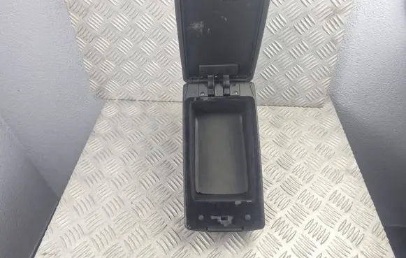 Alfa Romeo GT Armrest 
