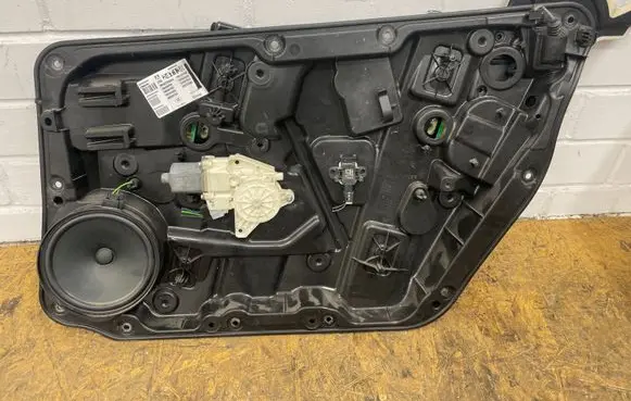Mercedes-Benz A W176 Front door window regulator with motor A1767230314 A1767220270 A1667200635