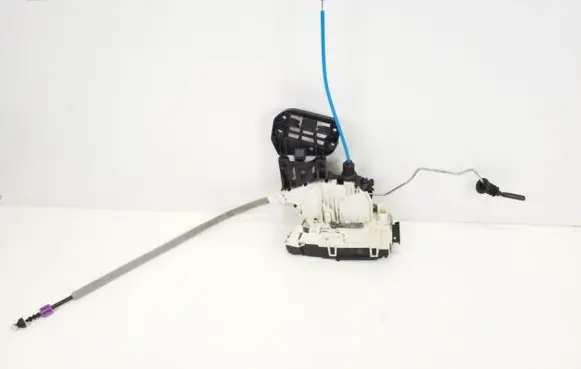 Mercedes-Benz GLA W156 Front door lock A1667200735