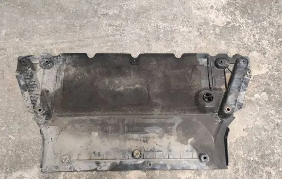 Audi A5 Engine splash shield/under tray 8w0863821b