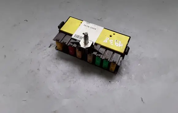 Peugeot 5008 Fuse module T8XPX0611 T8PPL0611