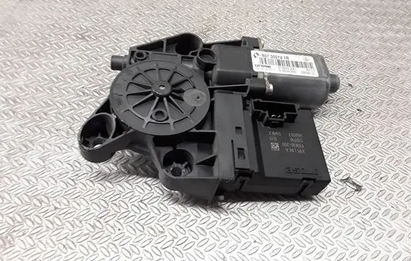 Renault Scenic III - Grand scenic III Front door window regulator motor 807302741R