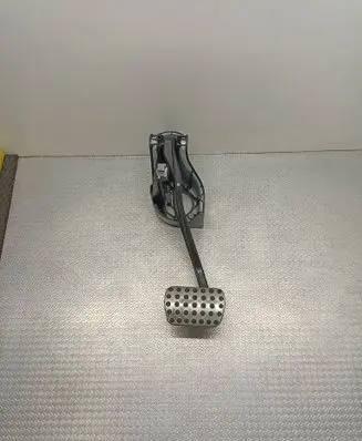 Mercedes-Benz C W204 Brake pedal A2042902101 PP204290059
