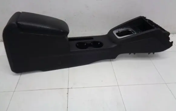 Volkswagen Jetta VI Armrest