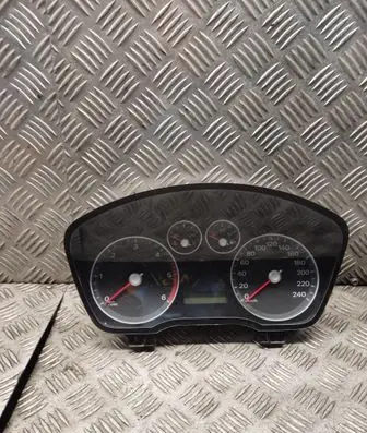 Ford Focus Speedometer (instrument cluster) 4m5t10849