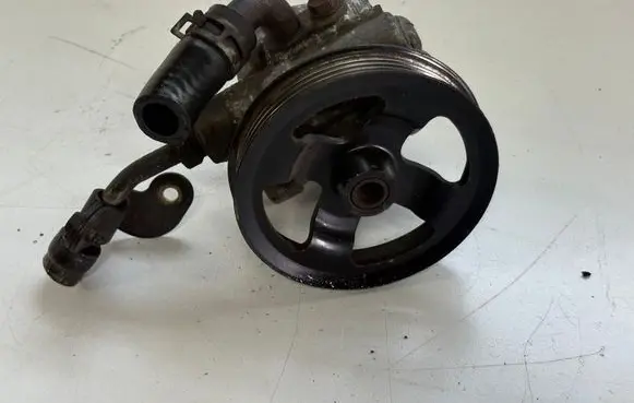 Toyota Avensis T250 Power steering pump