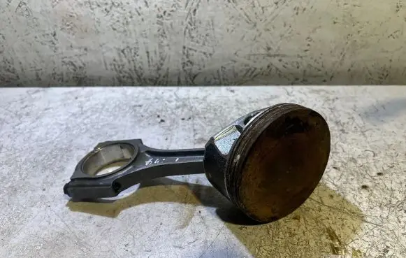Jeep Grand Wagoneer Piston with connecting rod