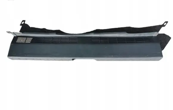 Trunk/boot sill cover protection