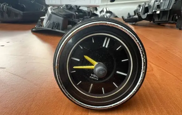 Mercedes-Benz SLC C107 Clock 89482014 VDO KIENZLE