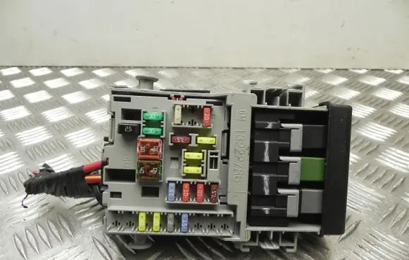 Chevrolet Cruze Fuse box set 95032640 G4109
