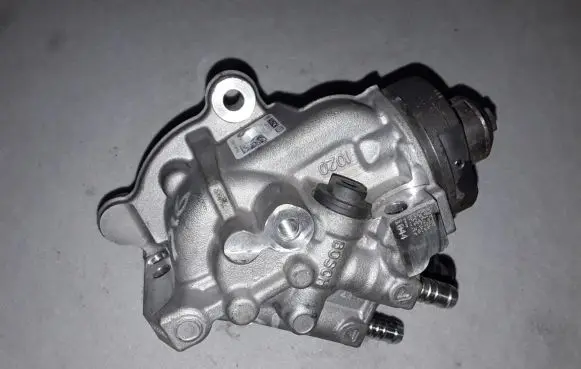 BMW 3 F30 F35 F31 Fuel injection high pressure pump 7823452