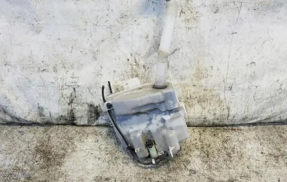 Mitsubishi ASX Windshield washer fluid reservoir/tank